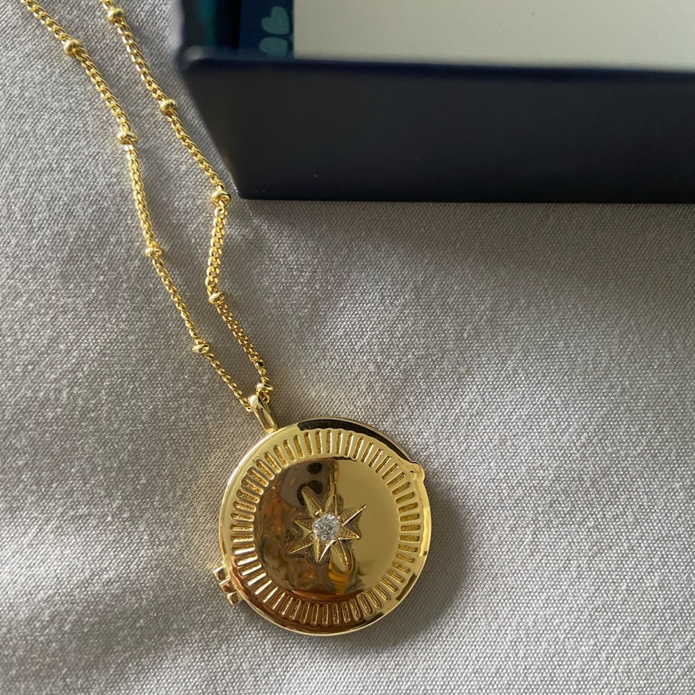 Gold Star Locket Necklace - Women Jewelry
